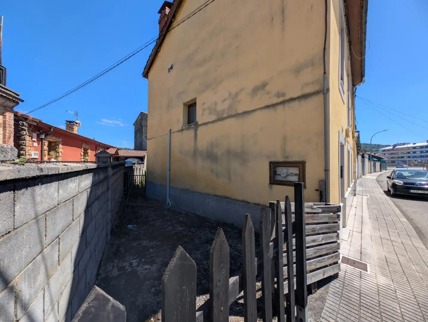 Vista exterior de Casa o xalet en venda en Langreo amb Jardí privat