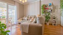 Living room of Flat for sale in  Sevilla Capital  with Air Conditioner, Heating and Private garden