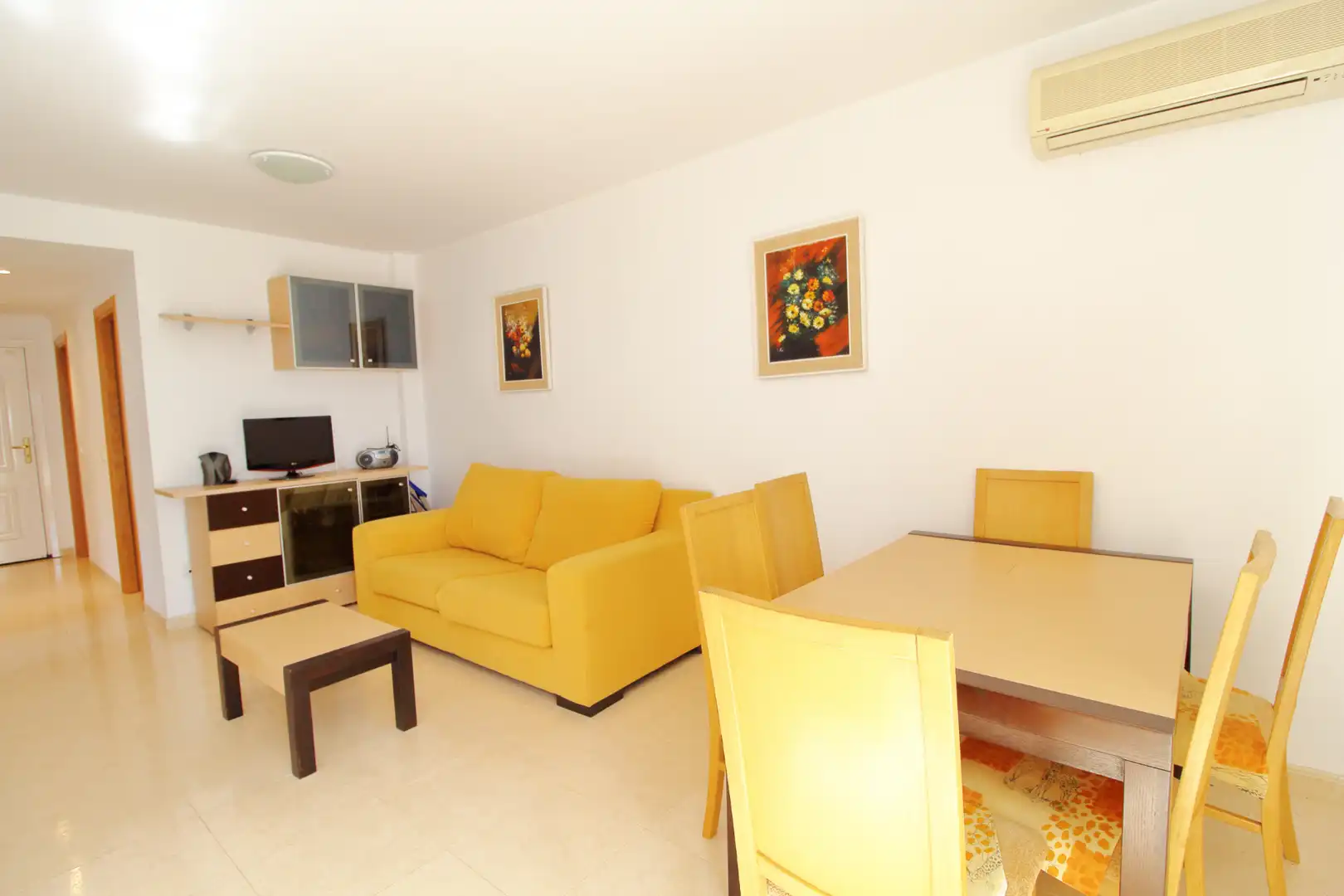 Sala d'estar de Apartament en venda en Oropesa del Mar / Orpesa amb Terrassa, Piscina i Moblat