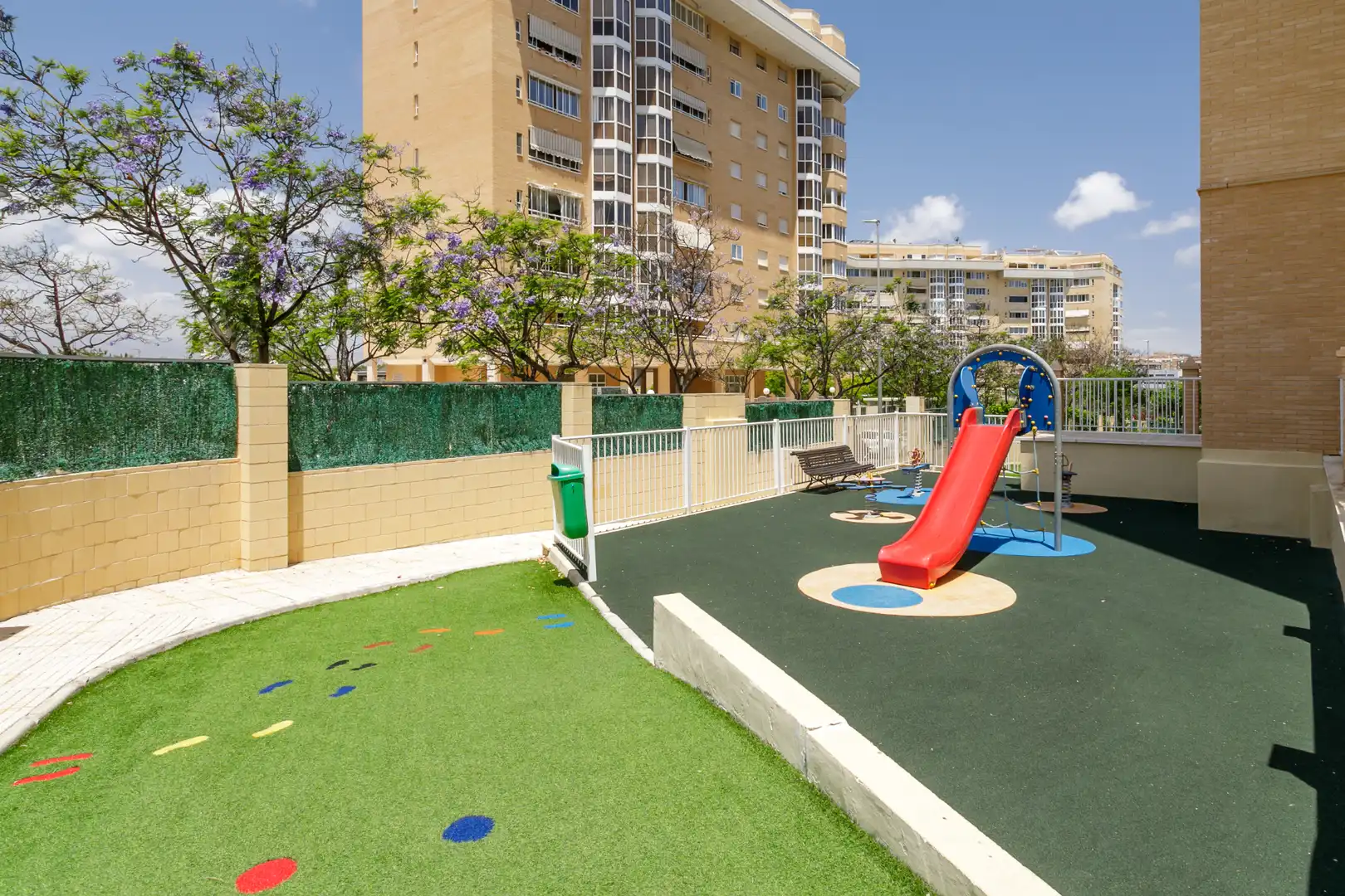 Aparcament de Àtic en venda en Alicante / Alacant amb Aire condicionat, Calefacció i Jardí privat