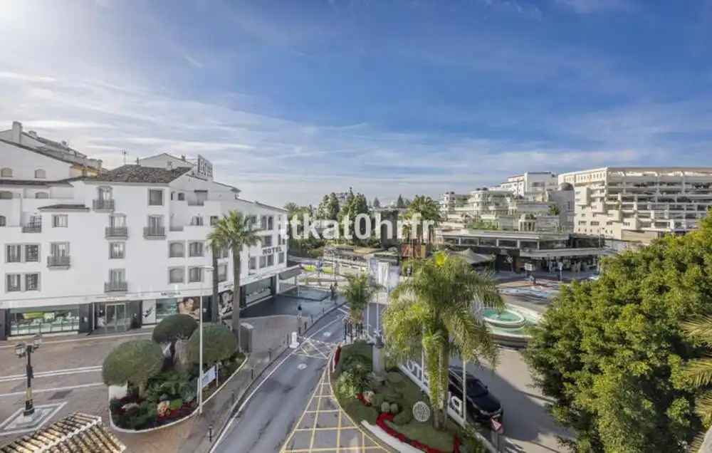 Vista exterior de Apartament de lloguer en Marbella amb Aire condicionat, Terrassa i Moblat