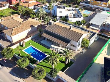 Casa amb jardí en venda a Loma Farías 23