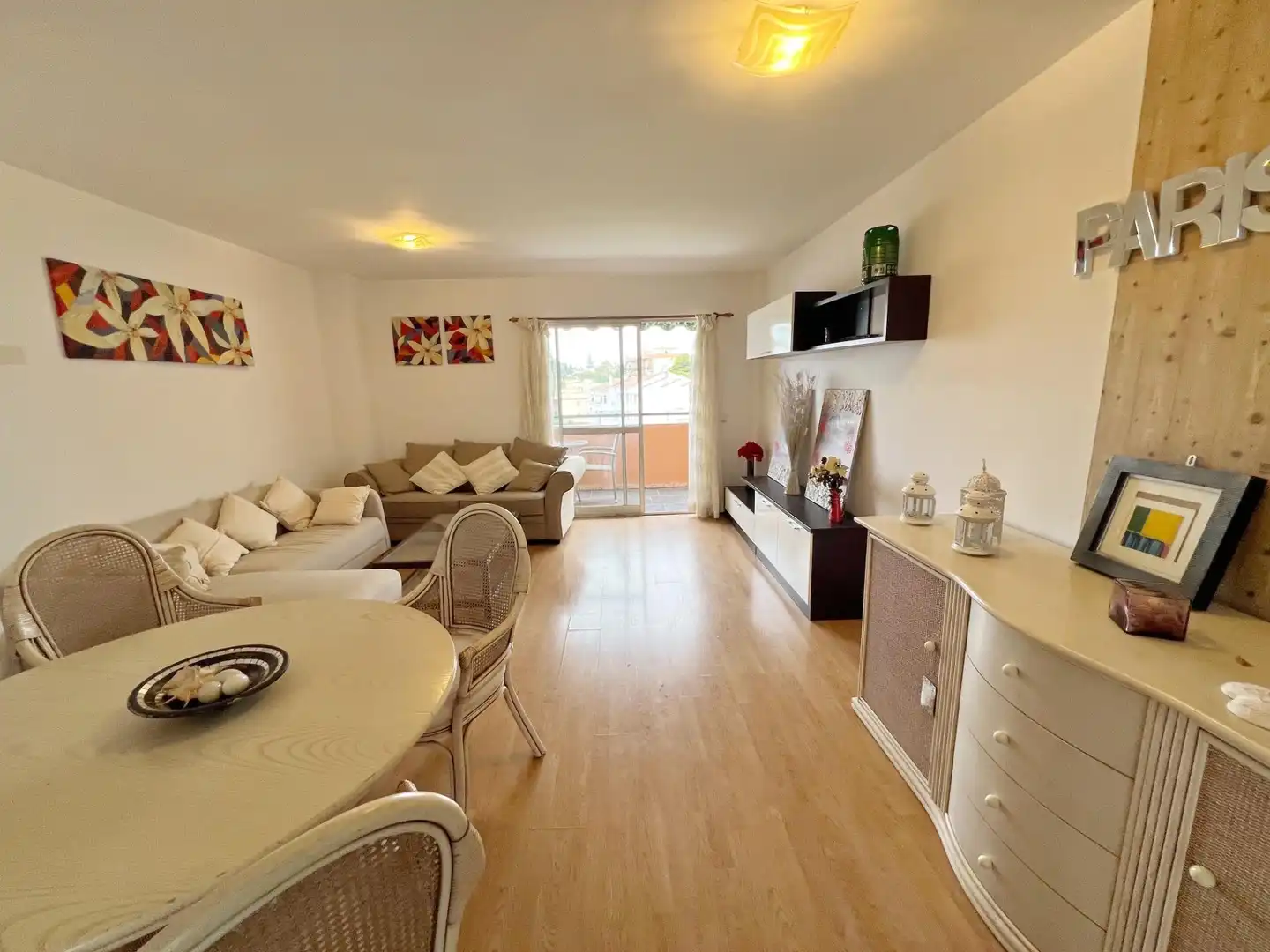 Wohnzimmer von Wohnung zum Verkauf in Torremolinos mit Klimaanlage, Privatgarten und Terrasse