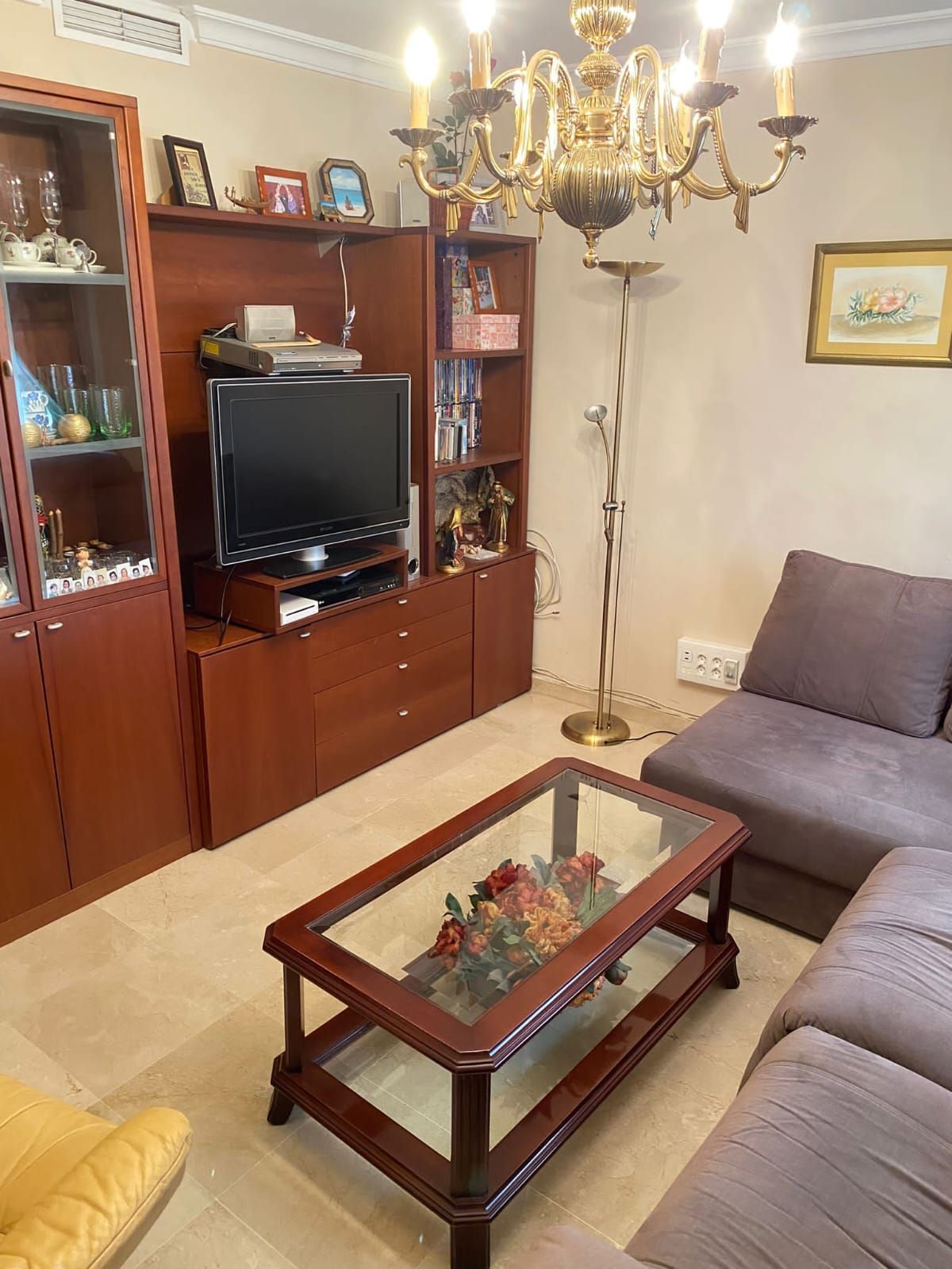 Living room of Flat for sale in  Sevilla Capital  with Air Conditioner, Heating and Oven