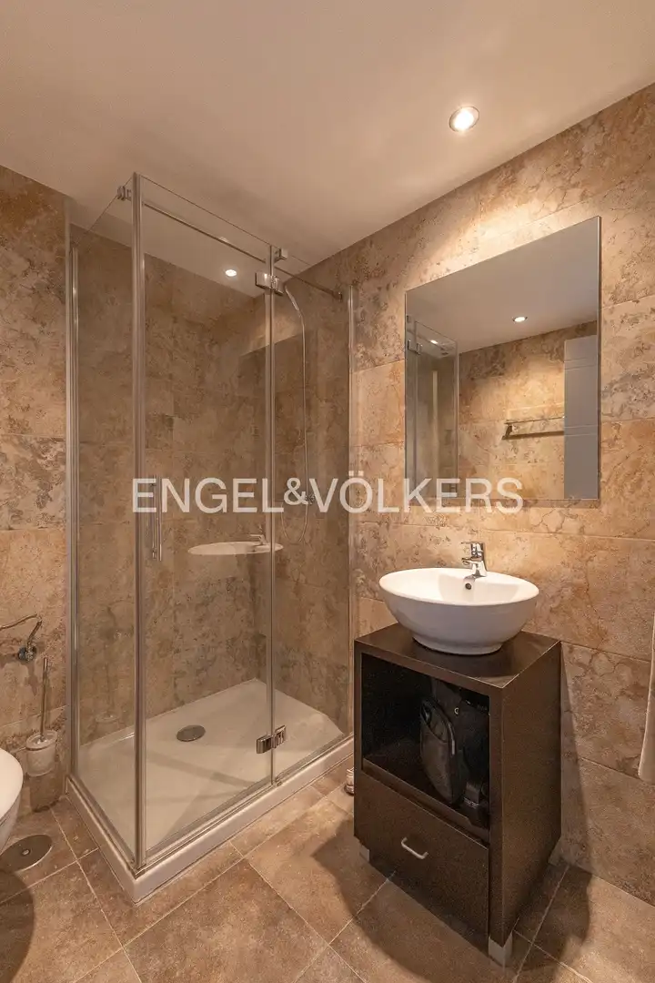 Badezimmer von Einfamilien-Reihenhaus zum Verkauf in Majadahonda mit Klimaanlage, Heizung und Privatgarten