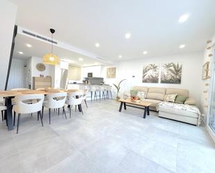 Sala d'estar de Casa adosada de lloguer en Mijas amb Aire condicionat, Jardí privat i Terrassa