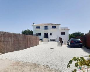 Vista exterior de Casa o xalet de lloguer en Marbella amb Terrassa