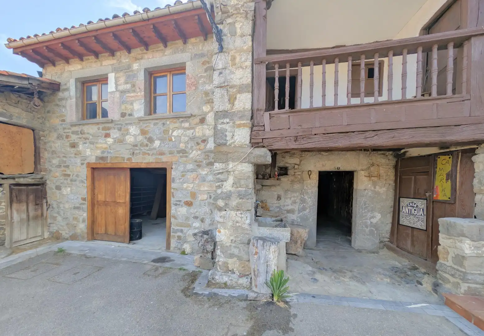 Vista exterior de Finca rústica en venda en Aller amb Jardí privat