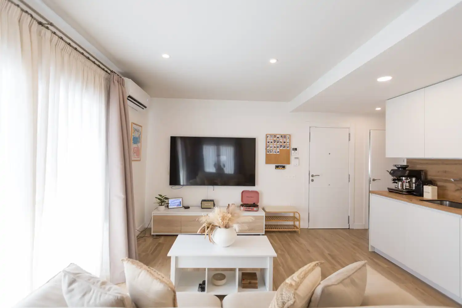 Living room of Apartments for sale in Marbella  with Air Conditioner, Terrace and Furnished
