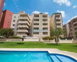 Piscina de Pis de lloguer en Reus amb Aire condicionat, Terrassa i Balcó