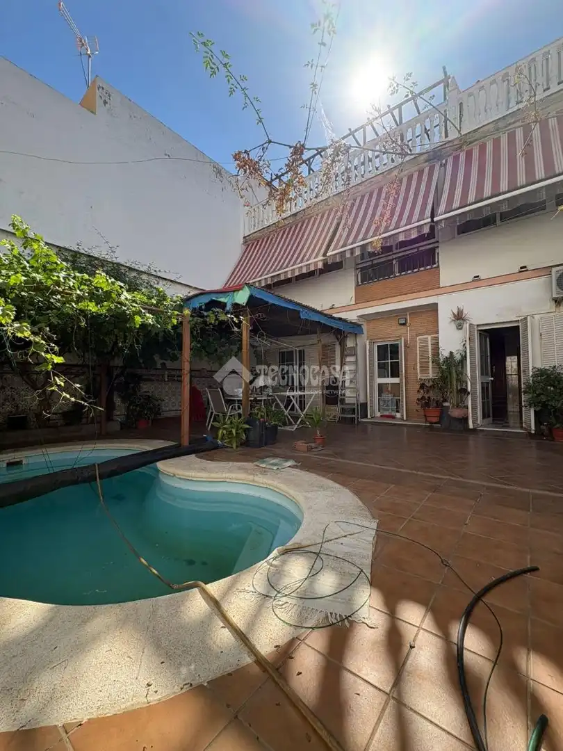 Terraza de Casa adosada en venta en La Rinconada con Piscina y Amueblado