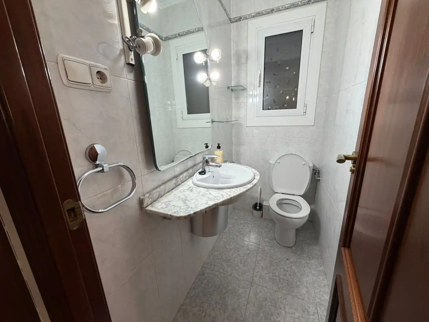 Bathroom of Flat for rent in Lleida  with Air Conditioner, Heating and Parquet flooring