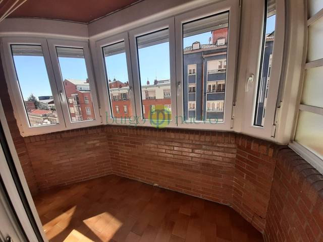 Piso en Alquiler en Calle Astorga ( Edificio Abello ) en Crucero