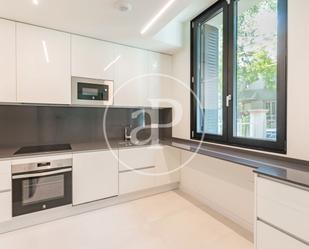 Cuina de Casa adosada en venda en  Madrid Capital amb Aire condicionat, Calefacció i Jardí privat