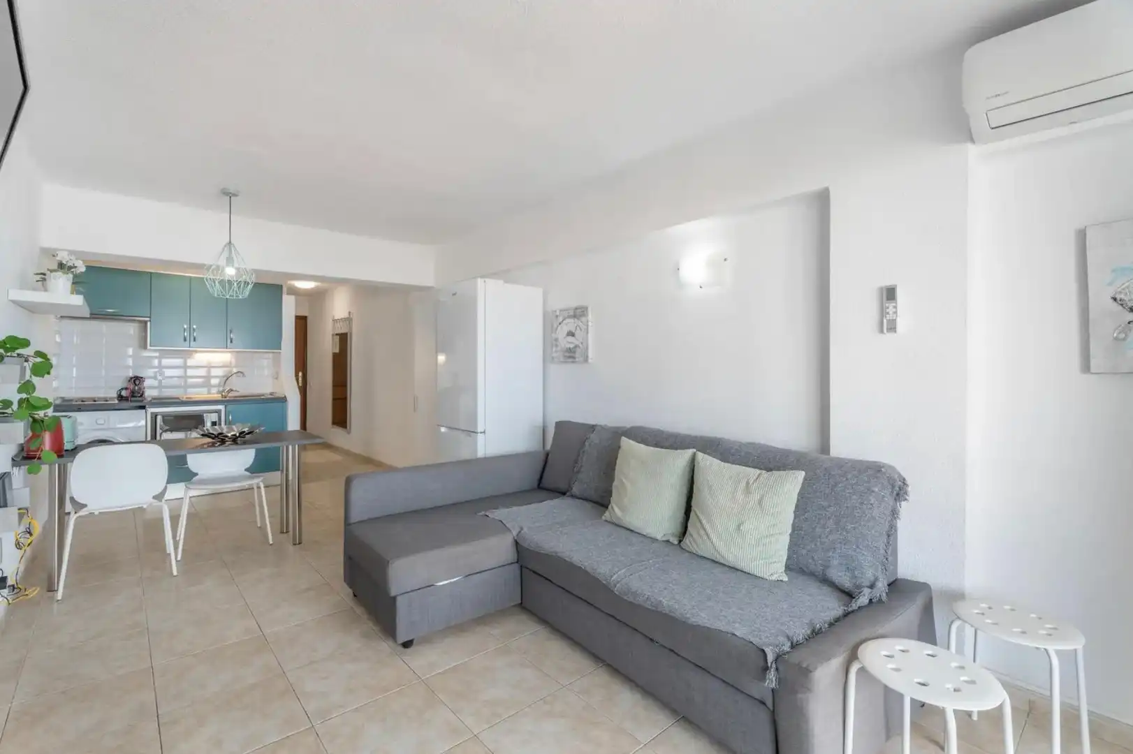 Sala de estar de Piso en venta en Adeje con Amueblado y Piscina comunitaria