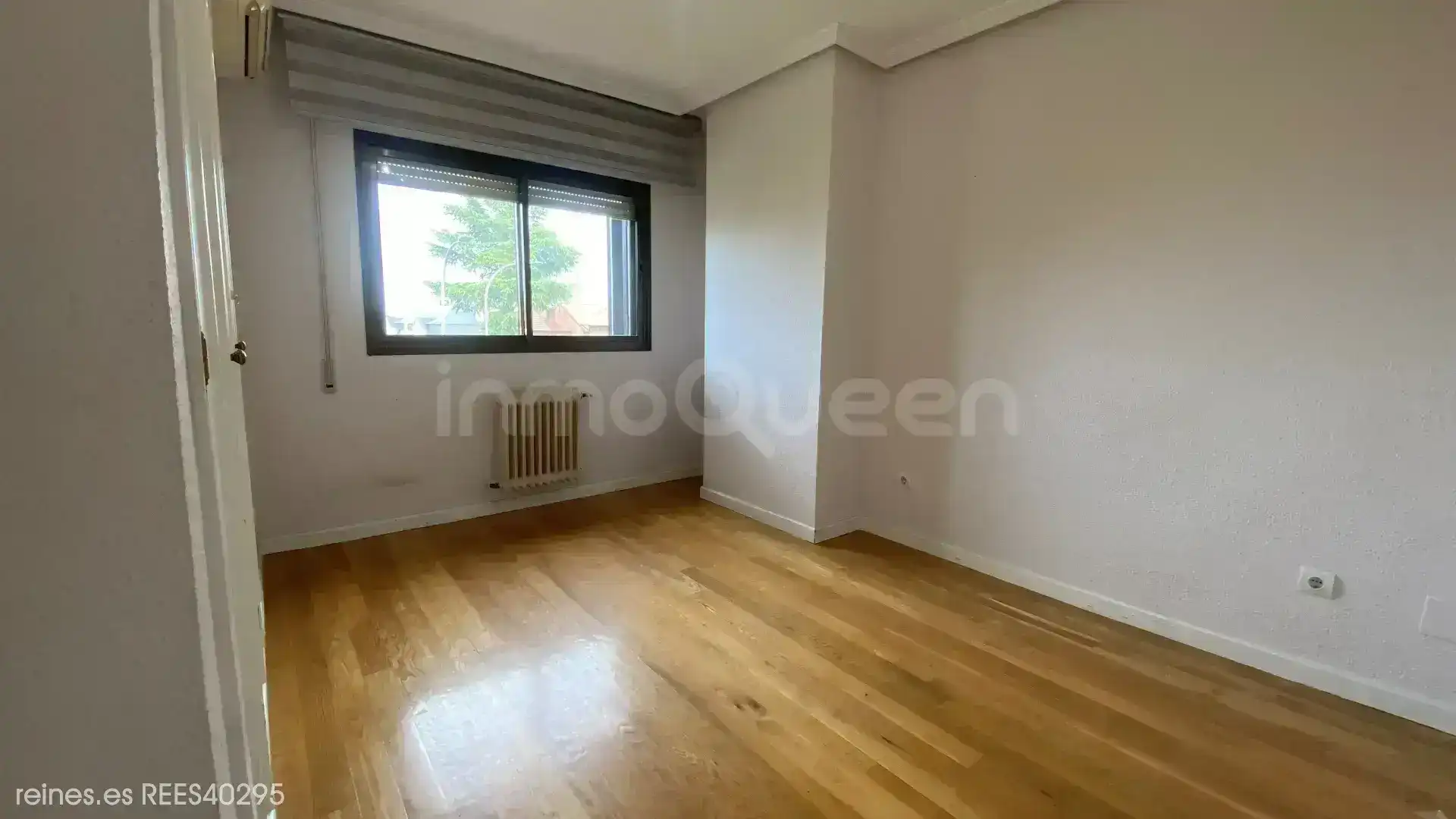 Dormitori de Casa o xalet en venda en Madrid amb Calefacció, Jardí privat i Terrassa