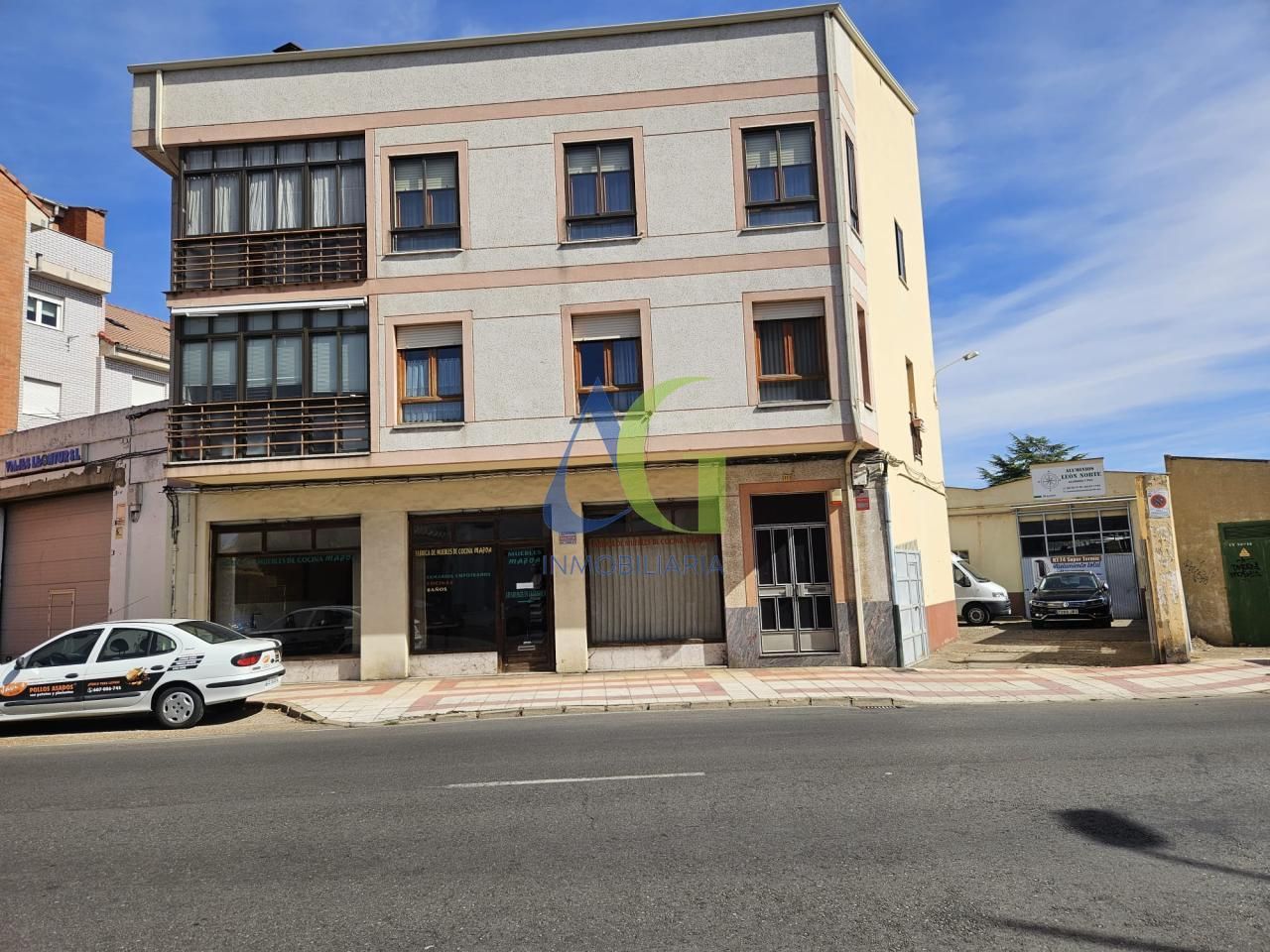 Vista exterior de Pis en venda en San Andrés del Rabanedo amb Calefacció, Traster i Moblat
