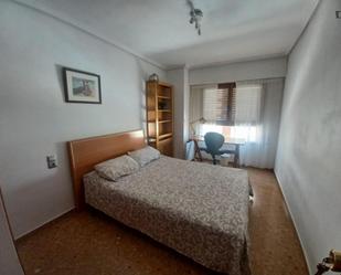 Dormitori de Apartament per a compartir en Requena amb Forn, Rentadora i Microones