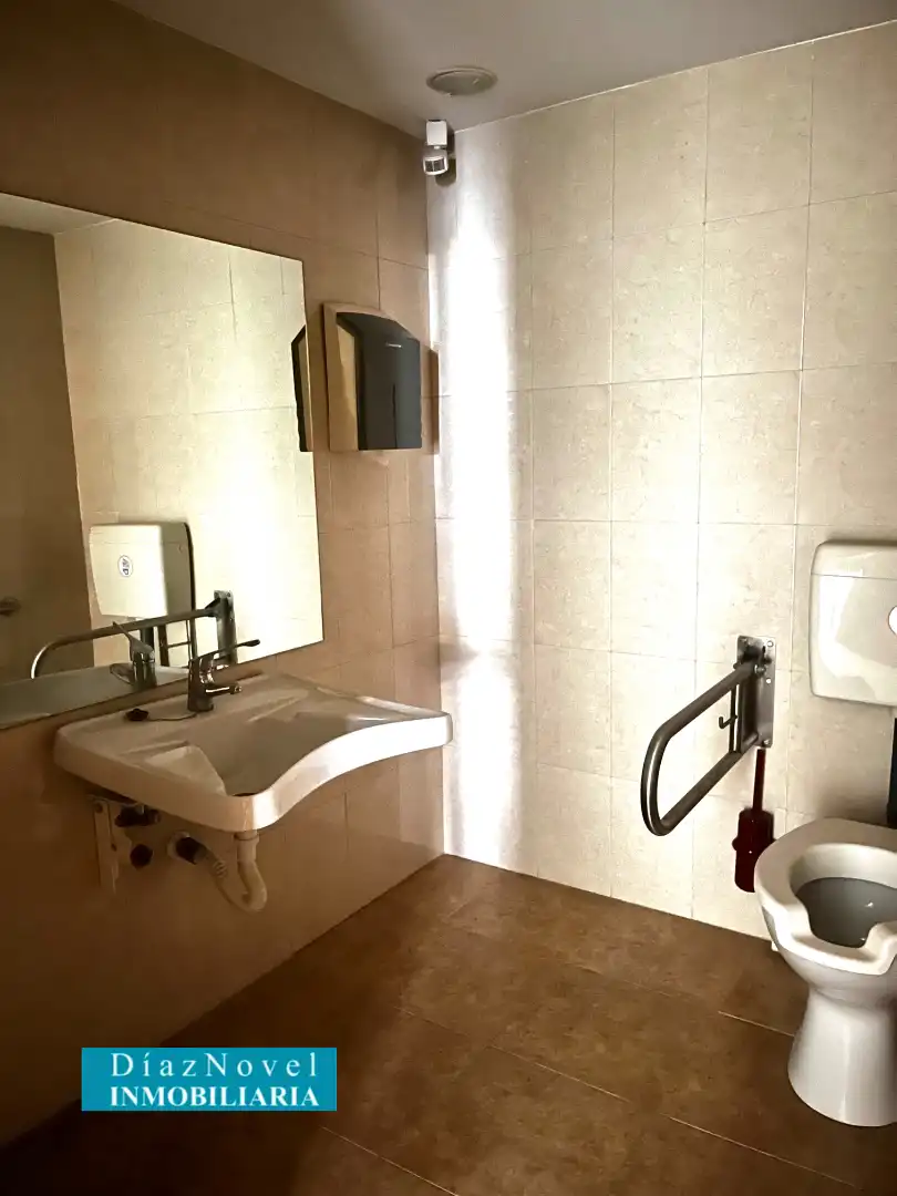 Bathroom of Commercial properties for sale in Rincón de la Victoria  with Air Conditioner