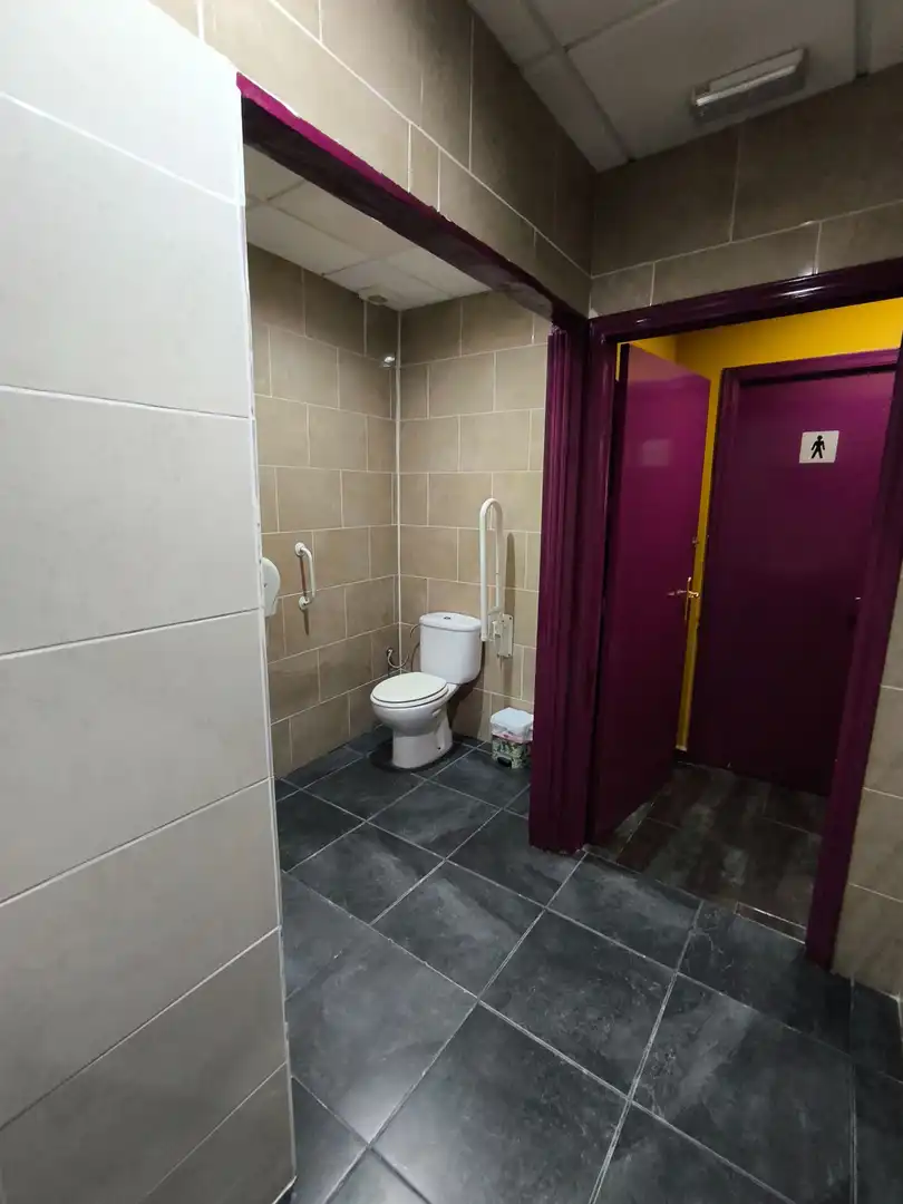 Baño de Local en traspaso en Pilar de la Horadada con Aire acondicionado, Terraza y Amueblado