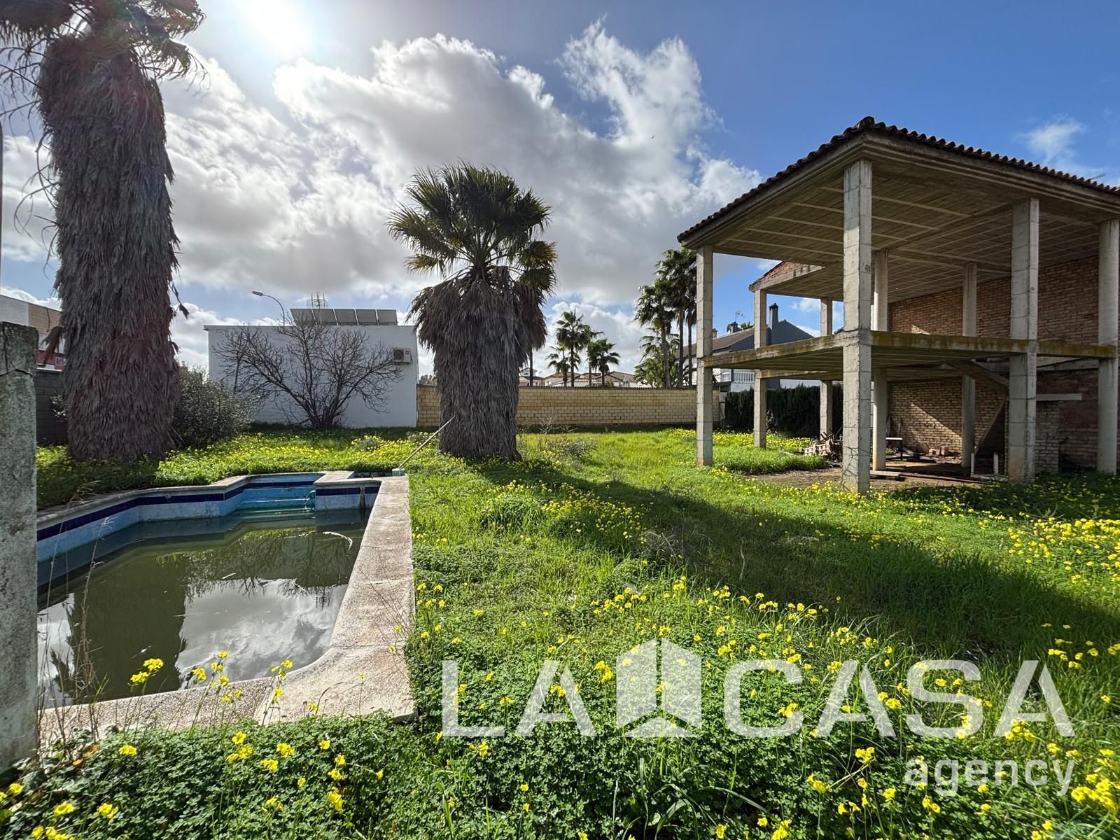 Casa adosada en venta en Montequinto