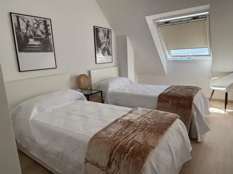 Schlafzimmer von Dachboden zur Miete in Ortigueira mit Privatgarten, Abstellraum und Möbliert