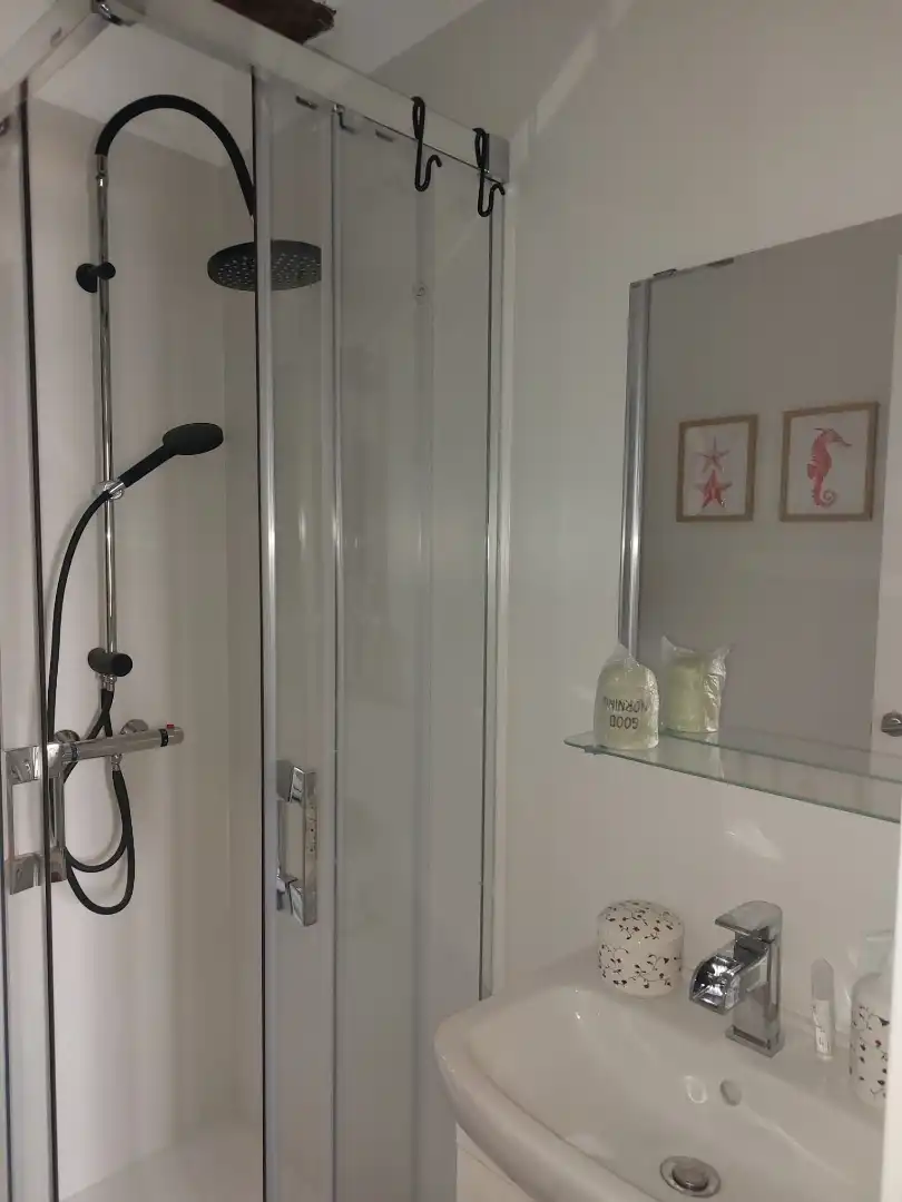 Bany de Apartament de lloguer en Cuenca amb Moblat, Forn i Rentadora