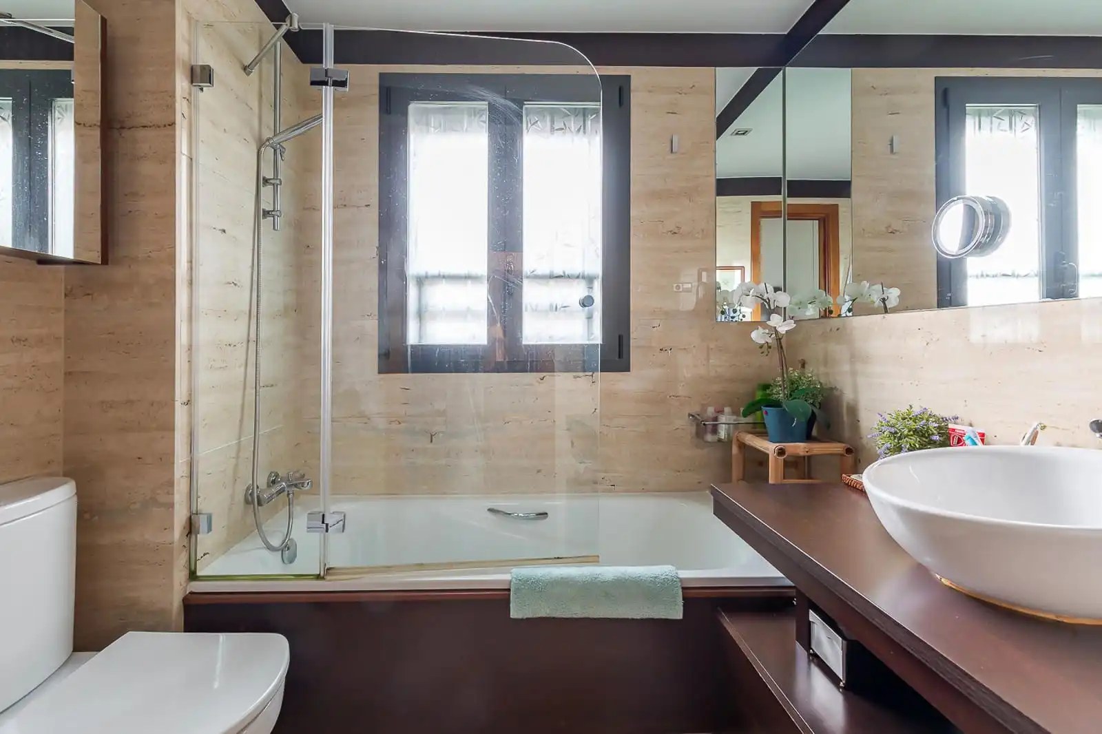 Bathroom of Flat for rent in Madrid  with Air Conditioner, Private garden and Swimming Pool