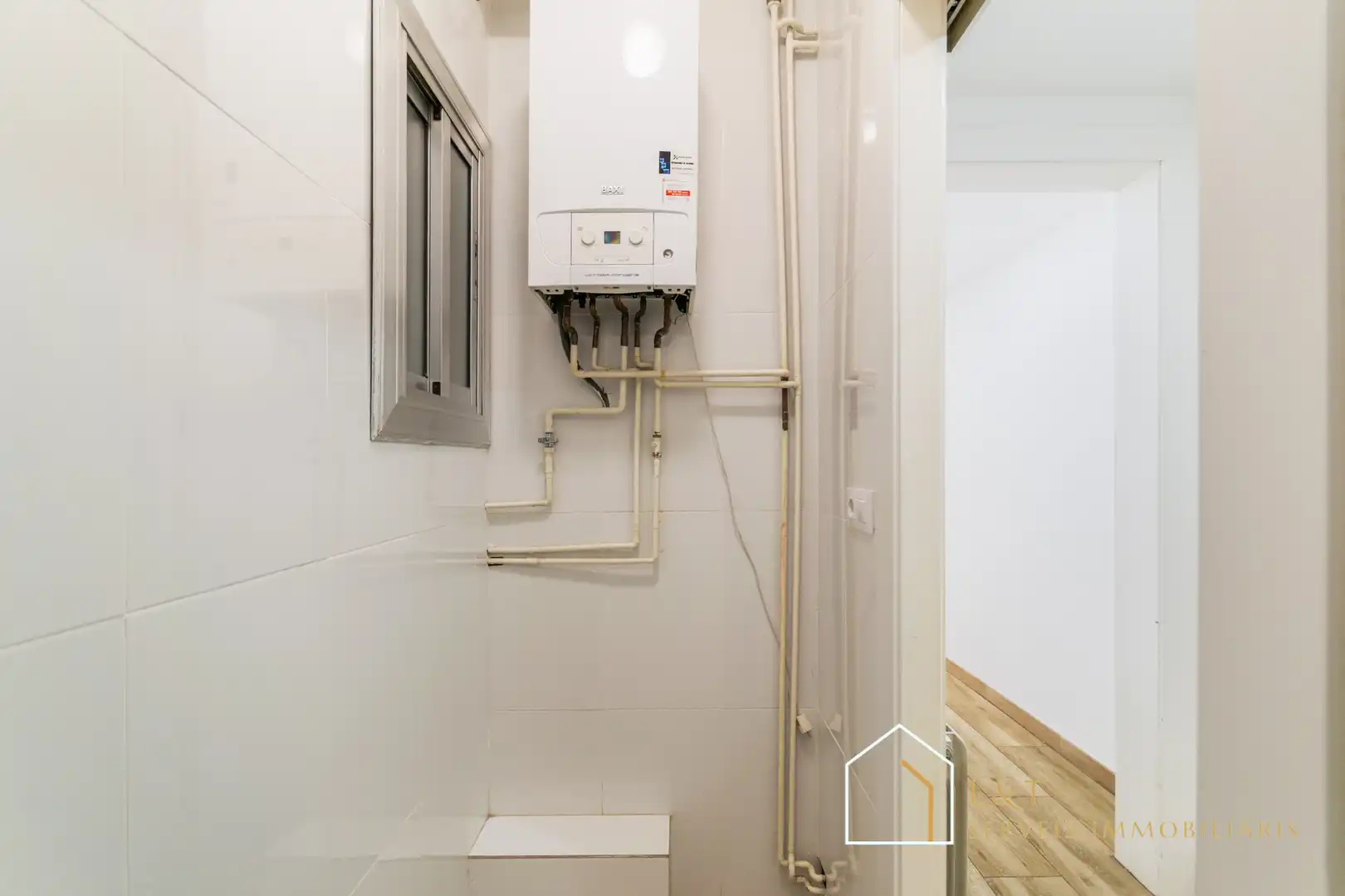 Piso en venta en Barcelona con Calefacción, Horno y Balcón
