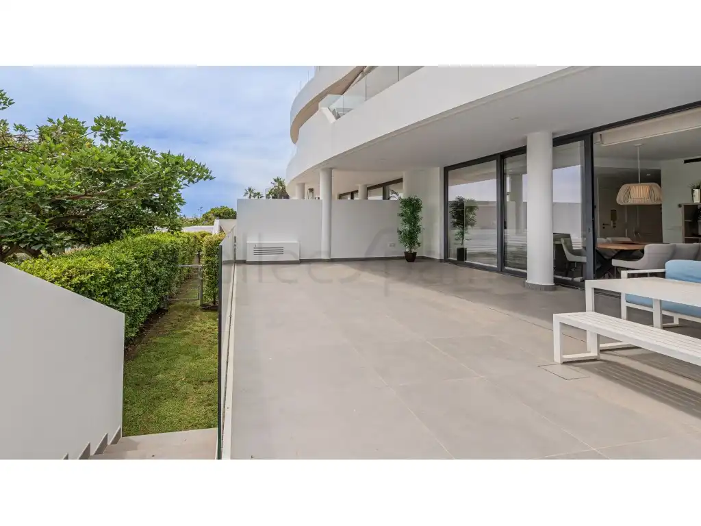 Terrassa de Apartament en venda en Fuengirola amb Jardí privat, Moblat i Piscina comunitària