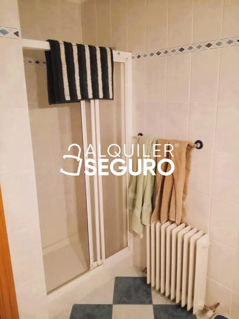 Bany de Pis de lloguer en Valladolid amb Calefacció i Moblat