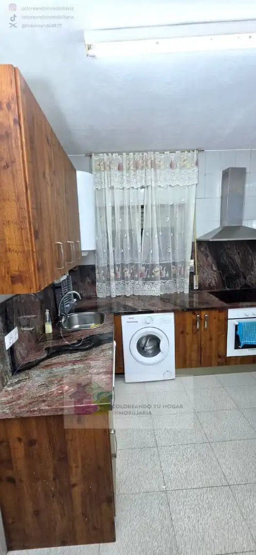 Cuina de Pis de lloguer en Villadangos del Páramo amb Calefacció, Parquet i Moblat