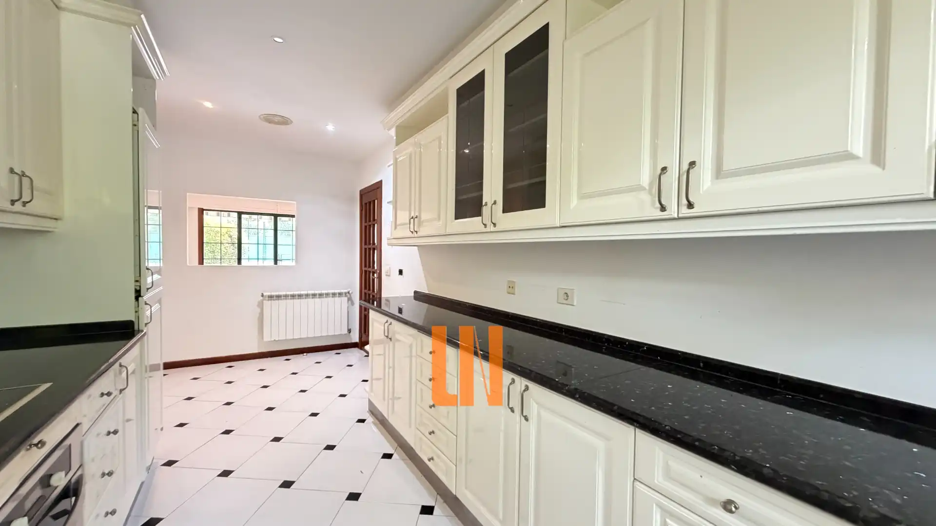 Cocina de Casa adosada en venta en Oleiros con Calefacción, Jardín privado y Parquet