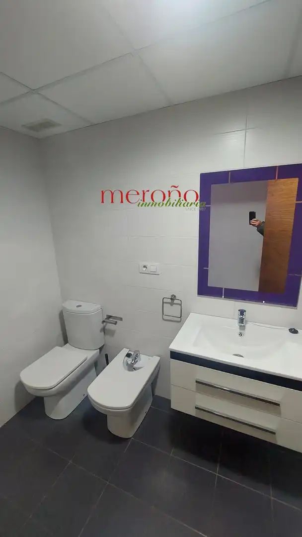 Baño de Piso de alquiler en Elche / Elx con Terraza y Piscina comunitaria