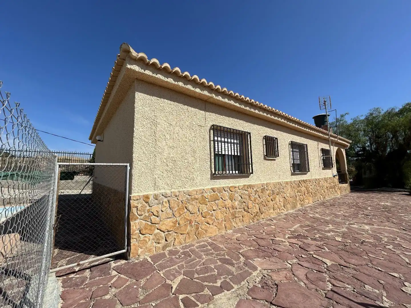 Exterior view of Houses for sale in Torrent