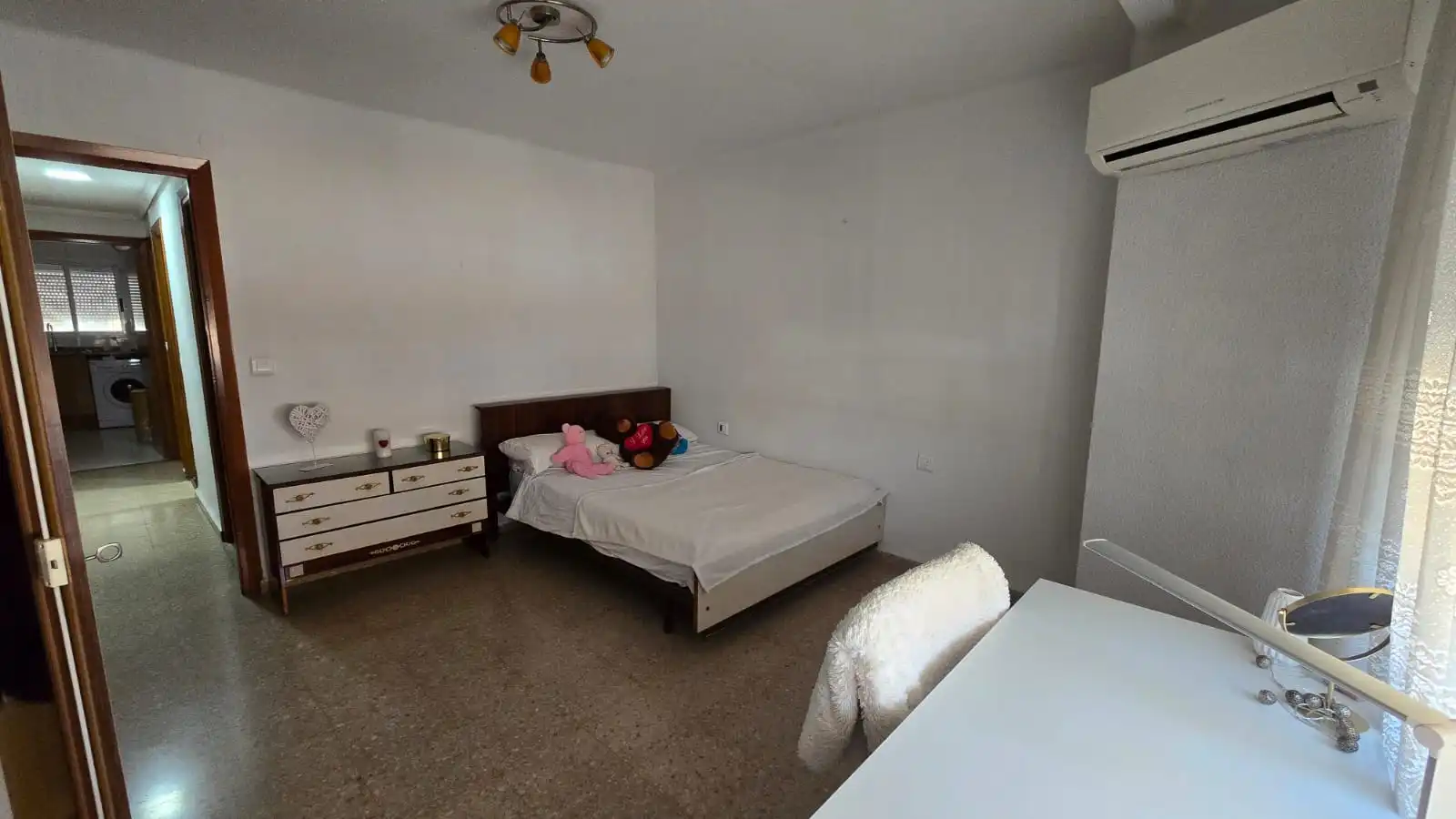 Bedroom of Flat for rent in Valencia  with Air Conditioner, Heating and Oven