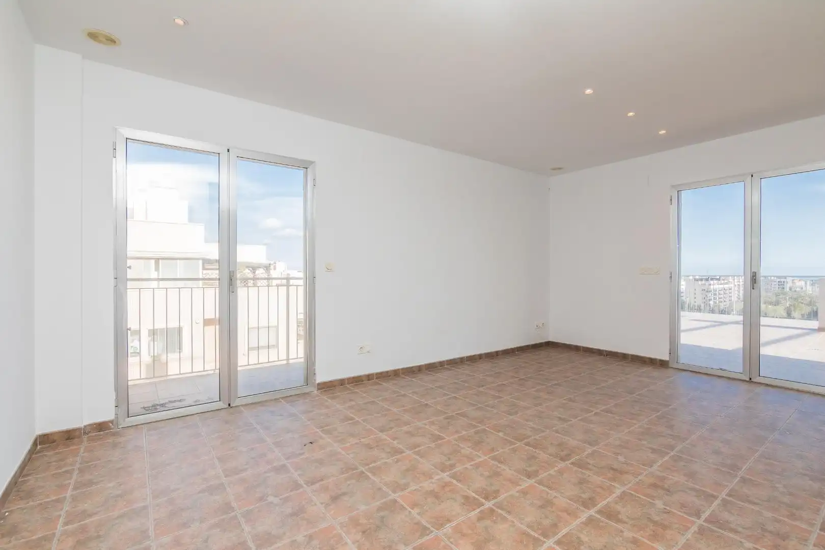 Dachboden zum Verkauf in Elche / Elx mit Klimaanlage, Heizung und Terrasse