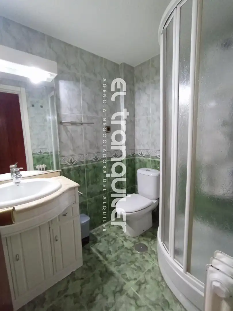 Baño de Piso de alquiler en Leganés con Parquet, Terraza y Lavadora