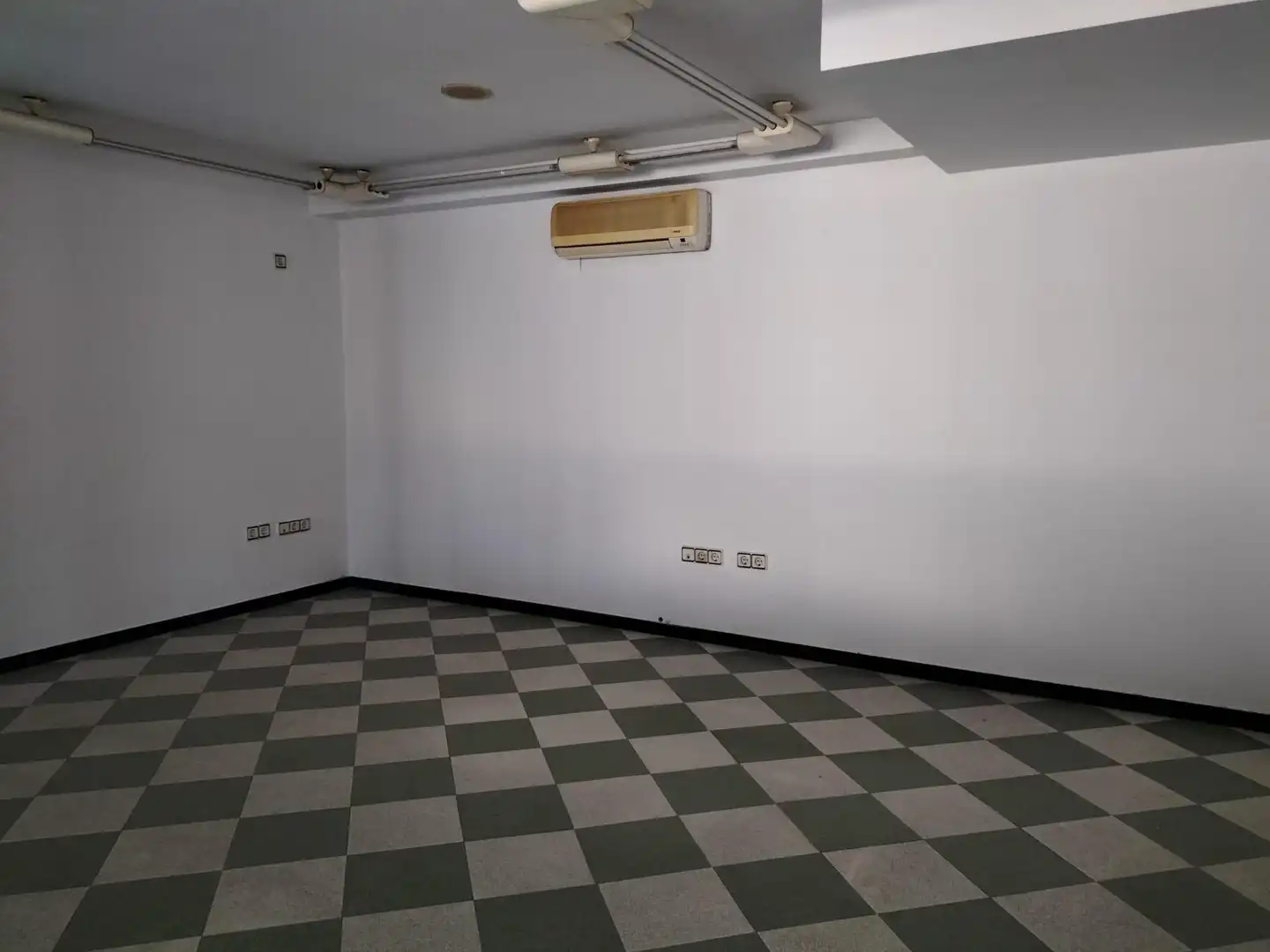 Industrial buildings for sale in Chiclana de la Frontera