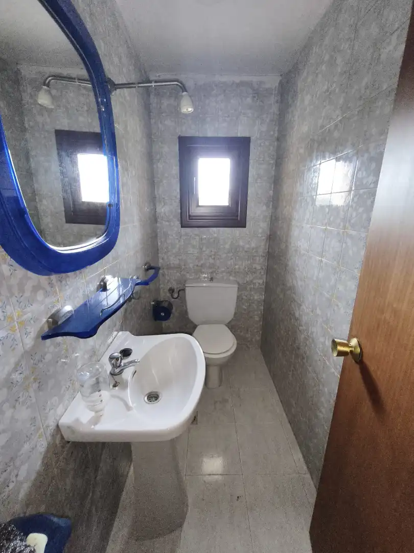 Bathroom of Houses for sale in Ourense Capital   with Heating, Private garden and Parquet flooring