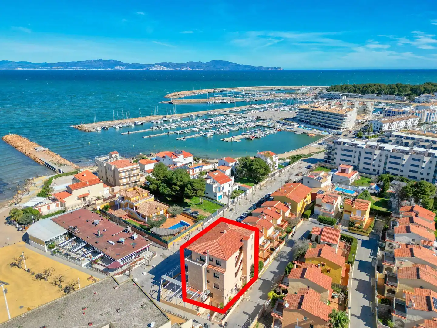 Vista exterior de Apartament en venda en L'Escala amb Terrassa i Moblat