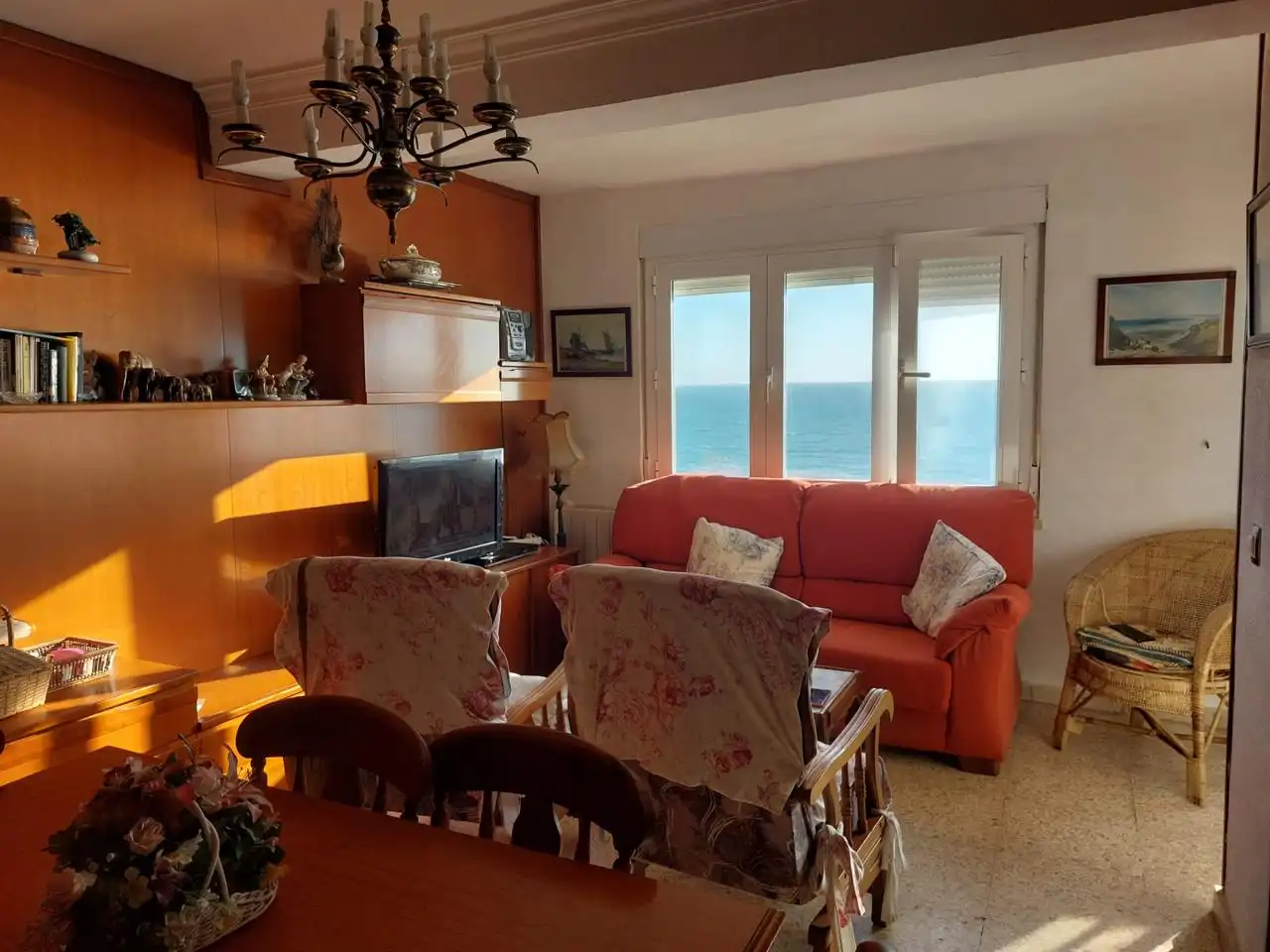 Sala de estar de Piso de alquiler en Cádiz con Balcón