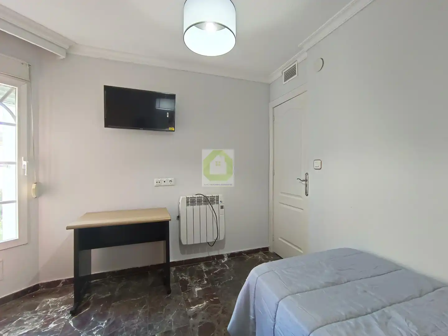 Bedroom of Flat for share in Granada  with Furnished