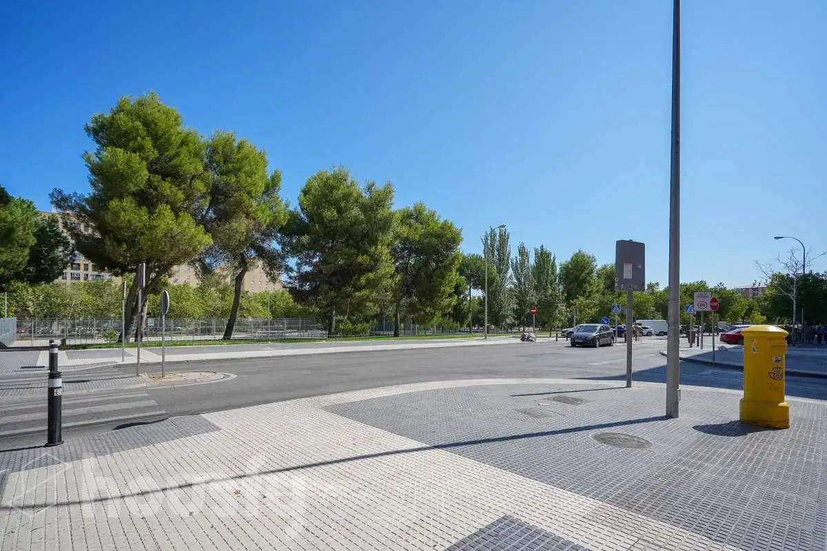 Vista exterior de Local en venta en Madrid con Aire acondicionado