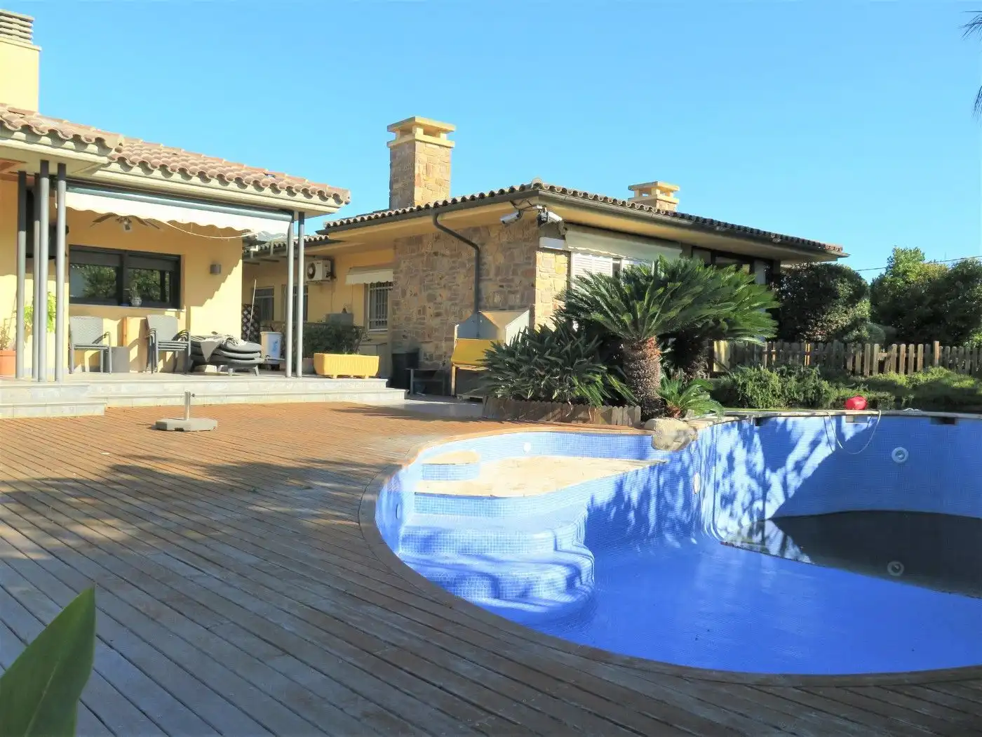 Garden of Houses for sale in L'Escala  with Air Conditioner, Heating and Private garden