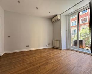 Bedroom of Flat to rent in  Madrid Capital  with Air Conditioner, Heating and Terrace