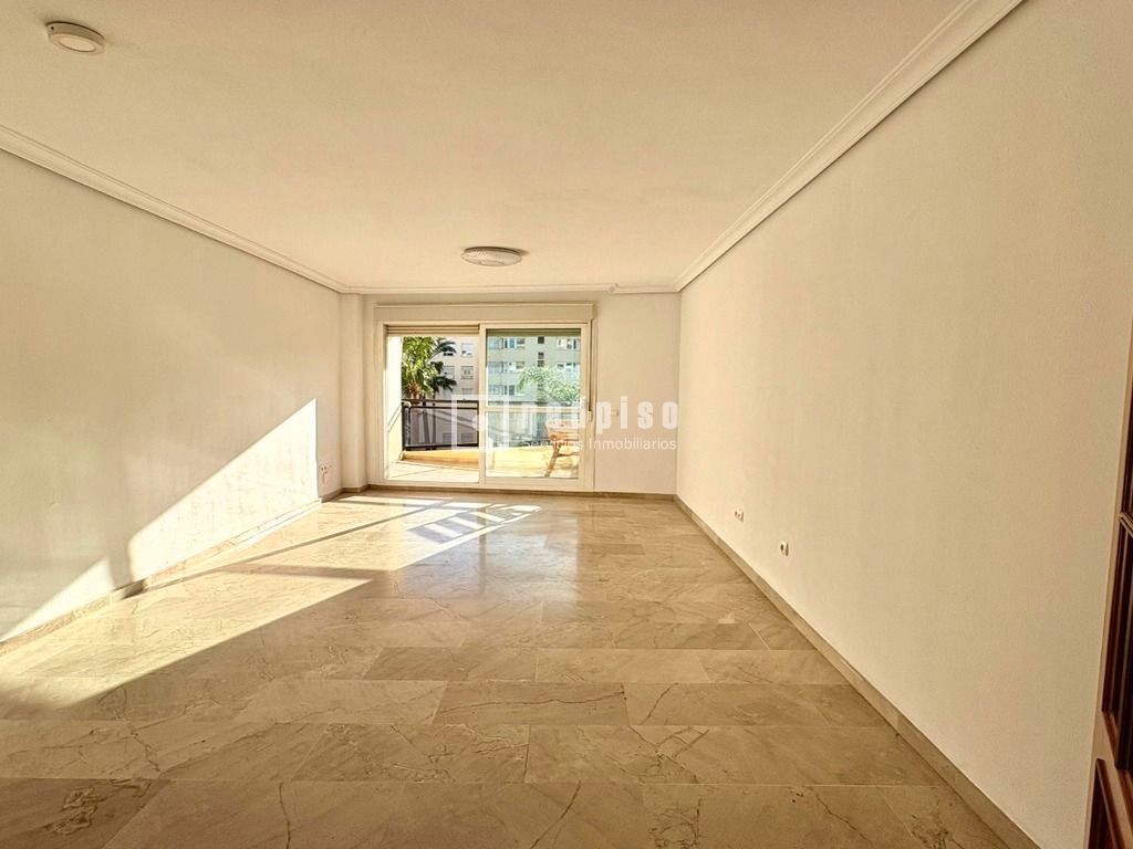 Sala de estar de Piso en venta en Torremolinos con Aire acondicionado y Piscina