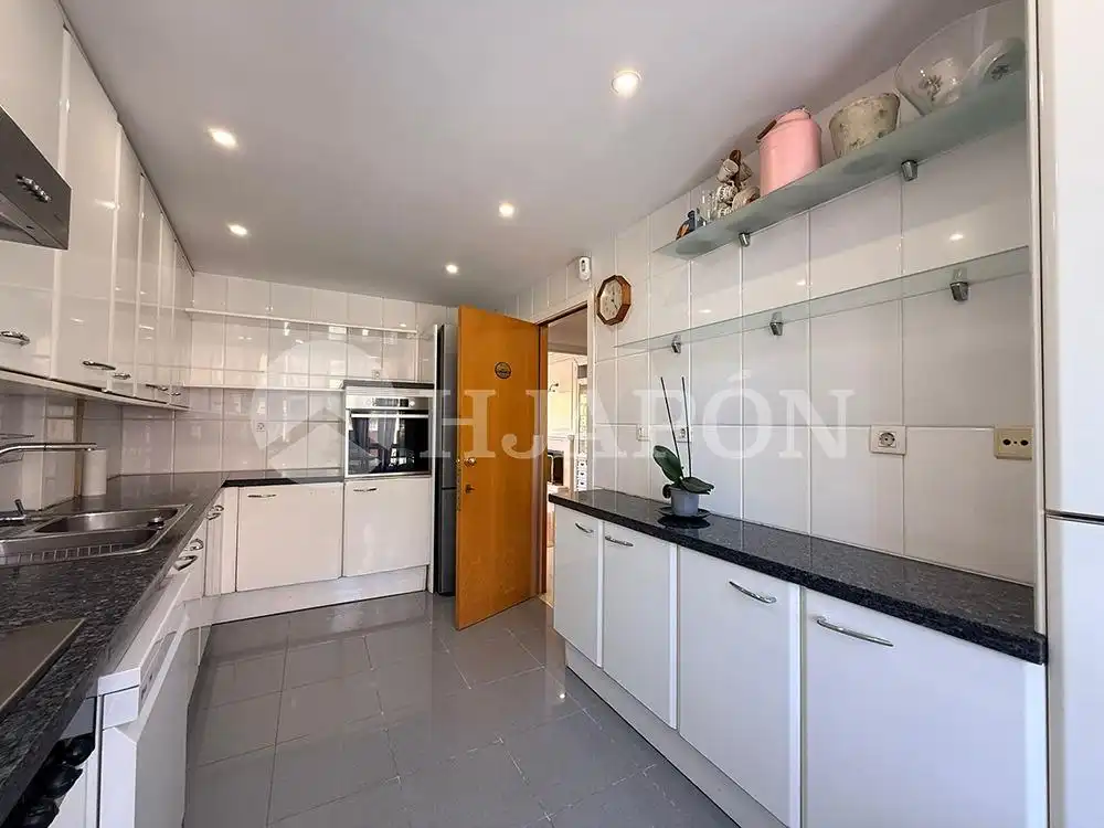 Cocina de Casa adosada en venta en El Masnou con Calefacción, Jardín privado y Terraza