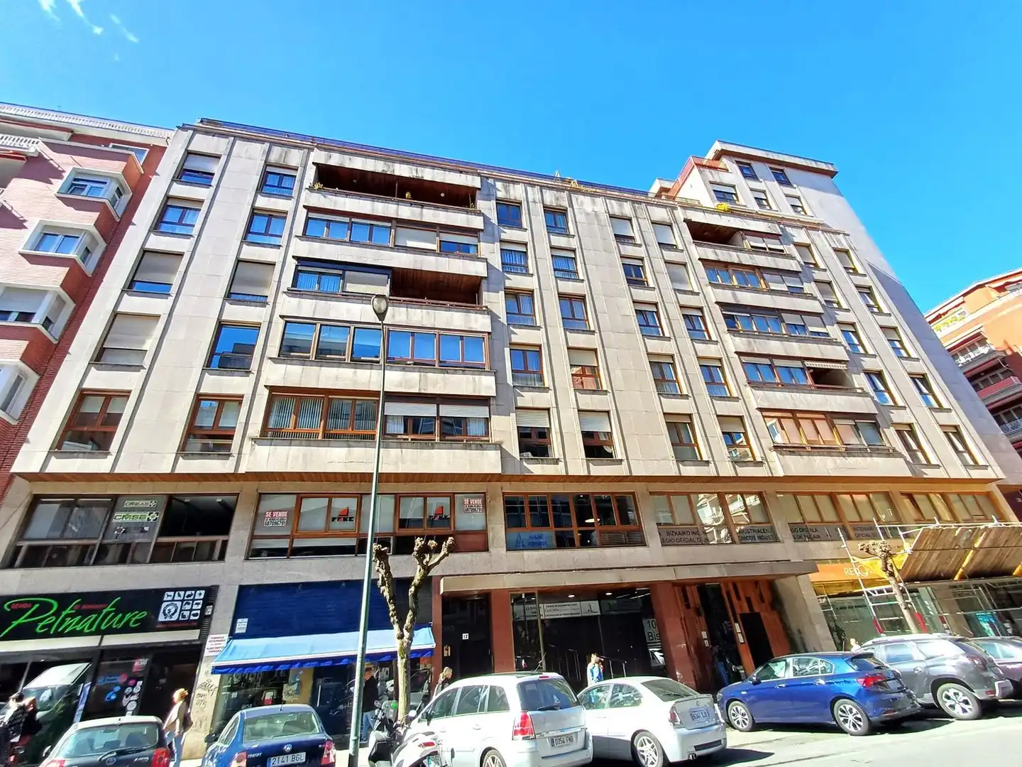 Vista exterior de Oficina en venda en Bilbao  amb Calefacció