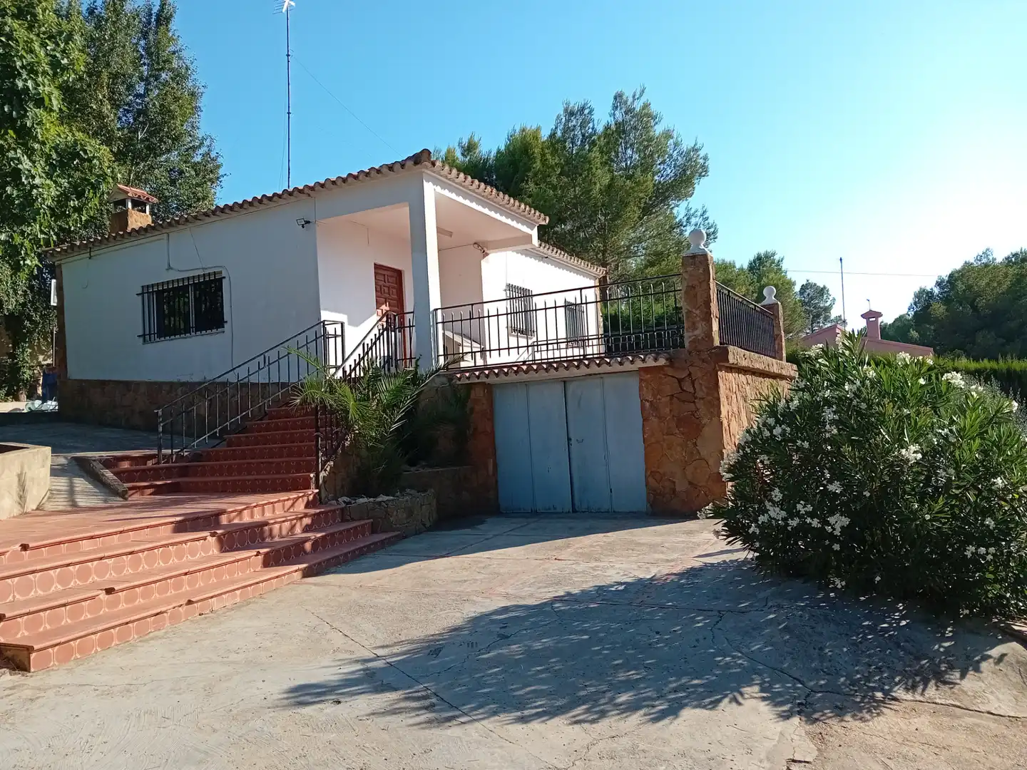 Vista exterior de Casa o chalet en venta en Godelleta con Jardín privado, Terraza y Piscina